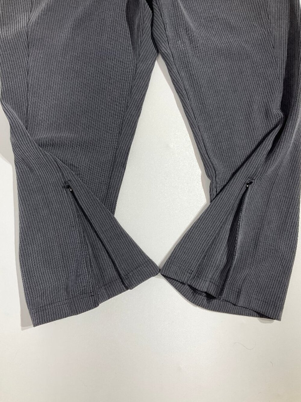 Lululemon Sz 14 Ribbed Softstreme Zip-Leg High-Rise Cropped Pants 25" - Picture 2 of 10